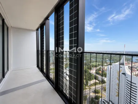 Erstbezug: 34. Etage DC2 Tower - Kompaktes Premium-Studio mit Loggia