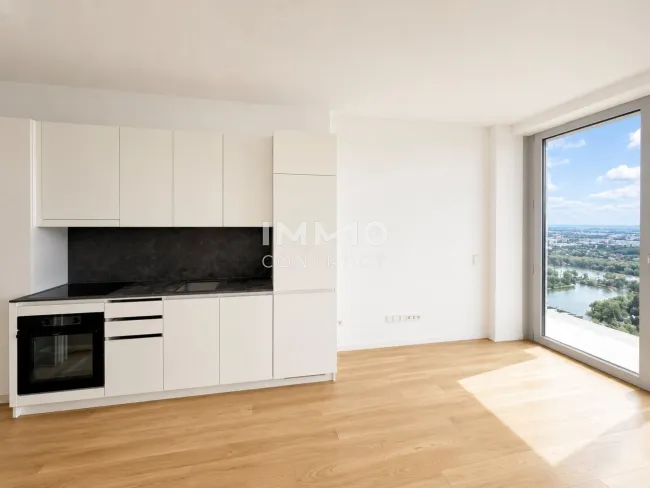 Highrise Apartment an der Donau: 41. Etage - DC2 Tower - Titelbild