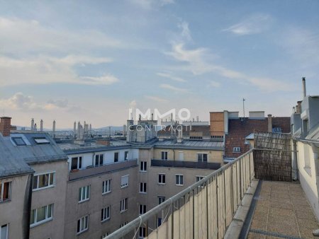 MITTEN IN DER STADT MIT HOFSEITIGER DACHTERRASSE!