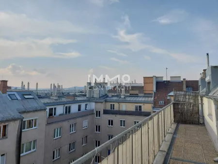 MITTEN IN DER STADT MIT HOFSEITIGER DACHTERRASSE!