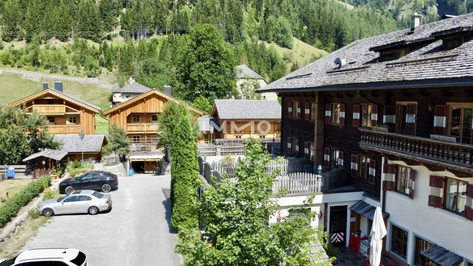 Hotel-Ensemble mit Luxus-Chalets am Tor zum Großglockner - Bild