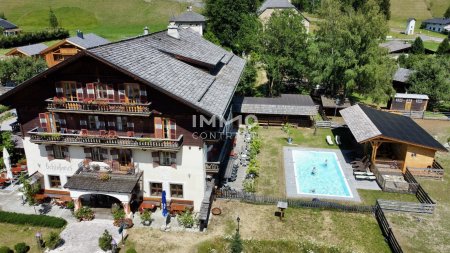 Hotel-Ensemble mit Luxus-Chalets am Tor zum Großglockner