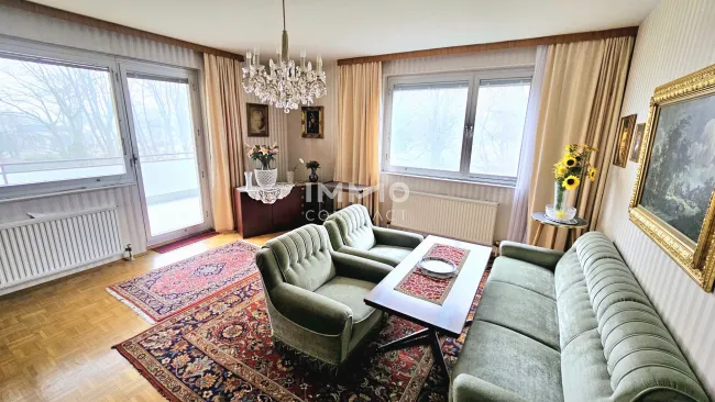 Neuer Preis! Wohnen mit Parkblick und doch zentral: Große, charmante 3-Zimmer-Wohnung in Bad Vöslau - Bild