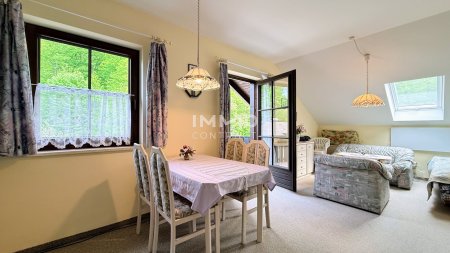 Ferienwohnung mit Balkon – nur wenige Gehminuten zum Attersee