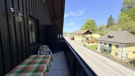 Ferienwohnung mit Balkon – nur wenige Gehminuten zum Attersee