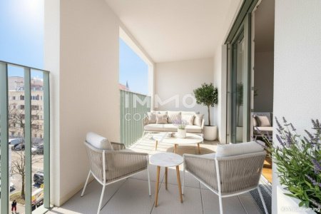 Lichtdurchfluteter Erstbezug: 3-Zimmer mit Loggia und Weitblick in top Lage!