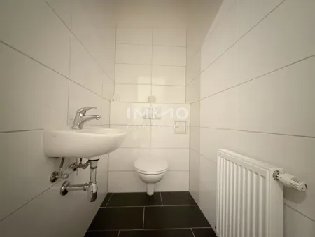 separates WC