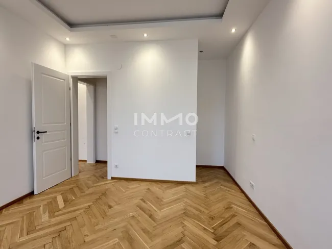 Schlafzimmer mit Schranknische