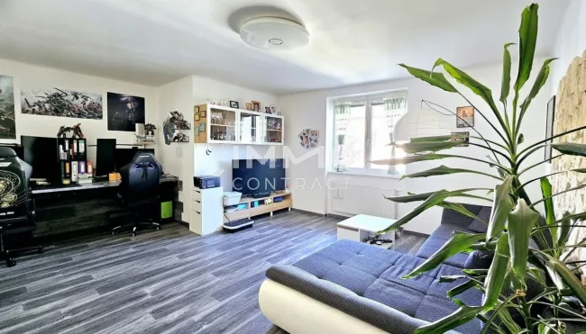 Aussicht inklusive: Helle, sehr große 3-Zimmer-Wohnung mit Balkon und Garage in attraktiver Lage - Titelbild