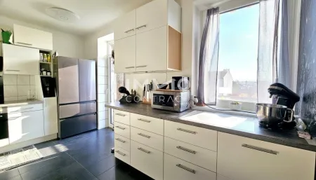 Lichtdurchflutete, große 3-Zimmer-Wohnung mit Balkon, Aussicht und Garage in attraktiver Lage