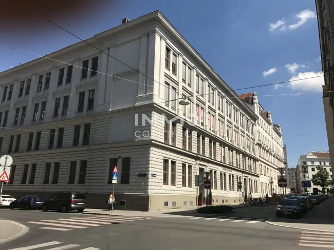 Exklusive 4-Zi-Terrassenwohnung 120m², Balkon, Kamin, Einbauküche, 1040 Wien mieten! - Bild