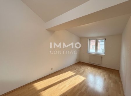 Dachgeschoßwohnung in der Hasnerstraße für Singles oder Paare
