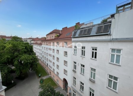 Dachgeschoßwohnung in der Hasnerstraße für Singles oder Paare