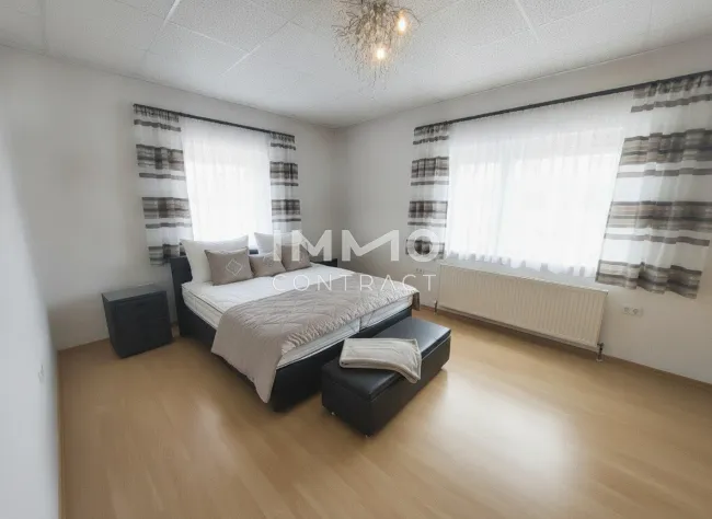 Flexibel nutzbares Wohhhaus mit getrennten Eingängen - ideal für große Familien oder Wohnung & Arbeiten - Bild