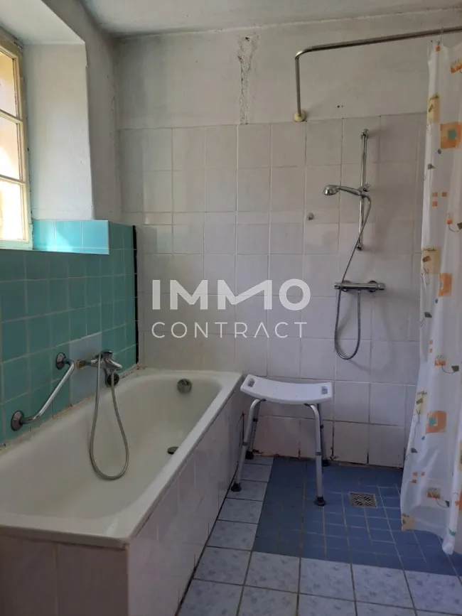 Badezimmer mit Dusche