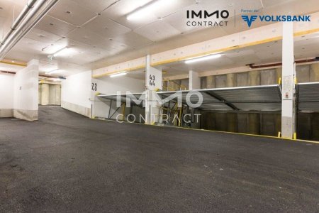 a offiziell Musterfoto Stapelparkplatz