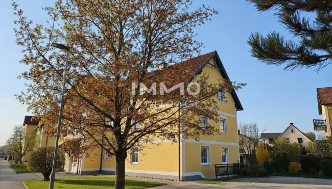 Große 4-Zi-Wohnung mit 2 Balkonen, Stellplätzen & Wärmepumpenheizung in guter Lage von Amstetten! - Titelbild