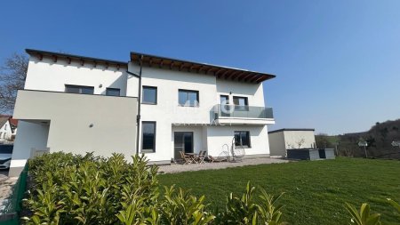 Neuwertiges Traumhaus mit Fernblick