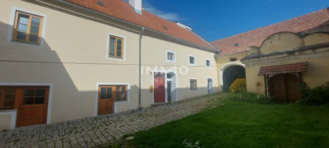 EHEMALIGES WINZERHAUS IM ZENTRUM VON LANGENLOIS - Titelbild