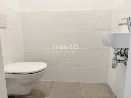 separates WC