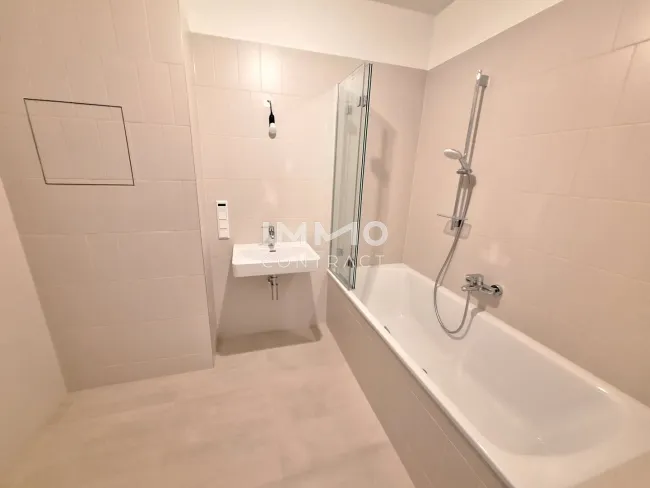 Bad mit Badewanne