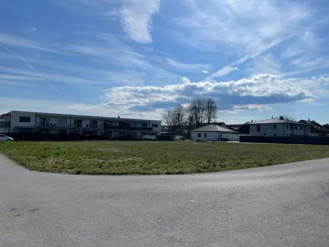 500 - 750 m² Baugrundstücke für Eigenheim in Mattighofen - Bild