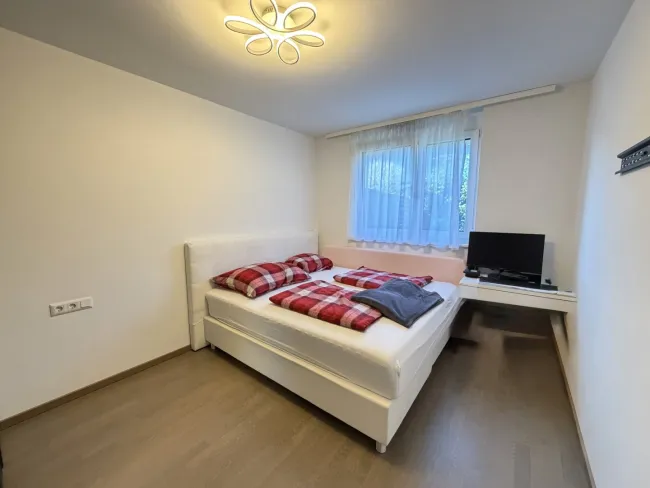 Schlafzimmer 1