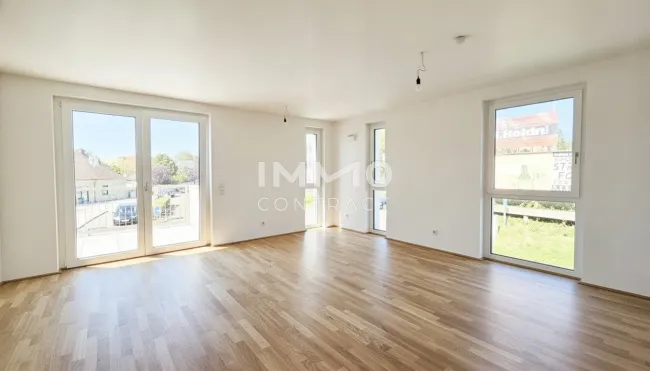 Zentral - modern - hell: Perfekte 2-Zimmer-Wohnung mit Balkon im Erstbezug in grüner Anlage - Titelbild