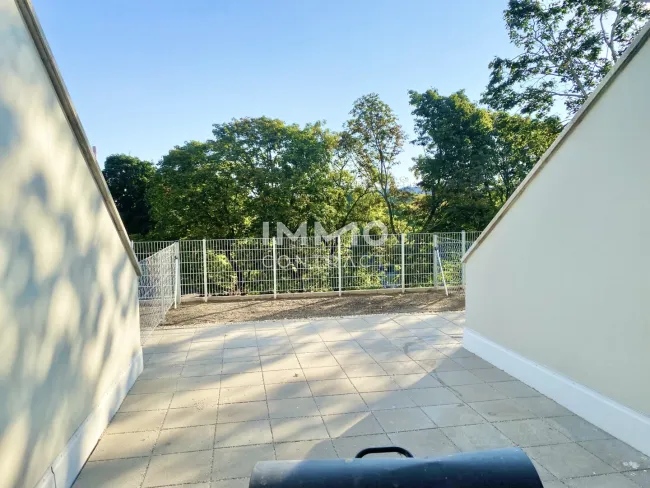 Terrasse und Garten mit Blick ins Grüne