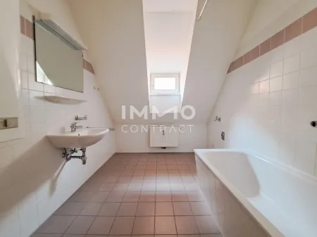TOP Innenstadtlage: 3 - Zimmer- DG- Wohnung im Altbau | Sackstraße 14 Top 26