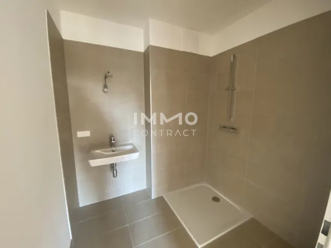 Badezimmer mit Dusche
