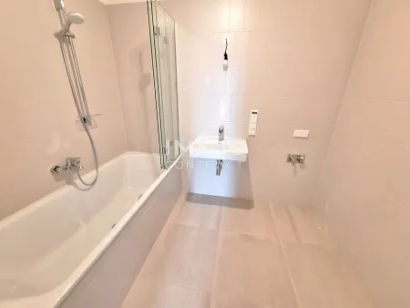 Bad mit Badewanne