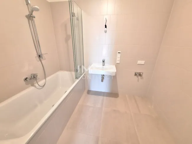 Bad mit Badewanne