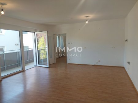 Große 3-Zi-Wohnung mit Loggia & 2 Garagen in Kilb – gepflegt und hell - förderbar