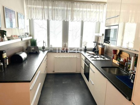 Charmante 2-Zimmer-Wohnung direkt am Wielandpark – mit Stellplatz und Grünblick!