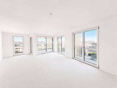 Personalized Design Options: Directly at the main train station with a view: Commission-free