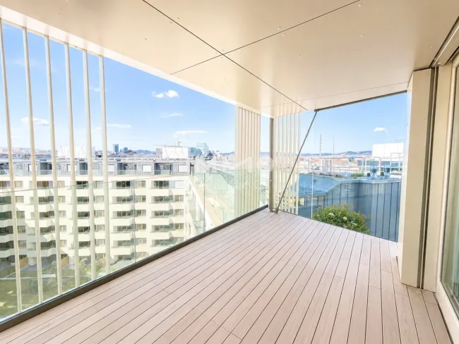 Personalized Design Options: Directly at the main train station with a view: Commission-free - Titelbild