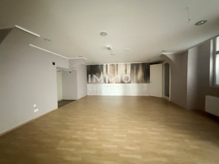 Attraktives Eck-Geschäftslokal in hochfrequentierter Lage der Gumpendorfer Straße
