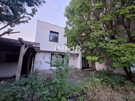 Sanierungsbedürftige Doppelhaushälfte im Herzen von Aspern