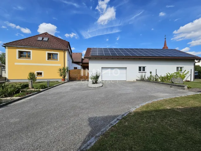 Ansicht Süd - Einfahrt Garage - PV