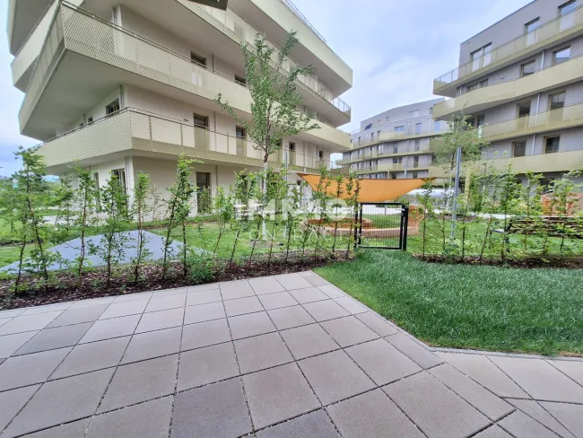 Terrasse mit Privatgarten