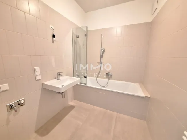 Bad mit Badewanne