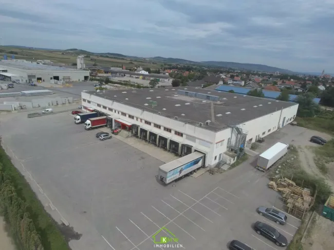 Betriebsobjekt: Lagerhalle mit Büroflächen - Titelbild