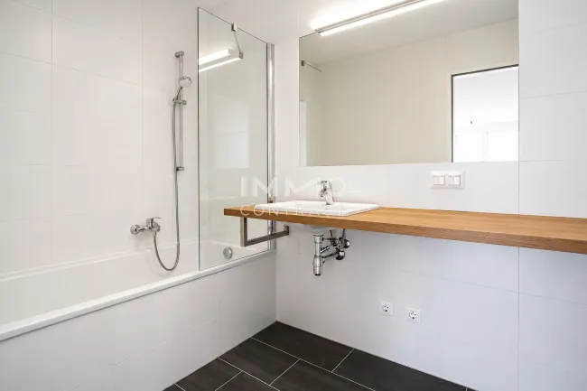 BAD mit BADEWANNE