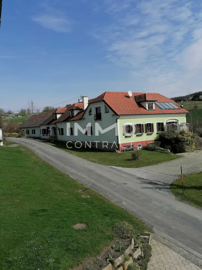 Gast- und Wohnhaus inkl. 4 Ferienwohnungen, 7 Garagenplätze und Parkplätze ca 3.500 m2 Grundfläche - Bild