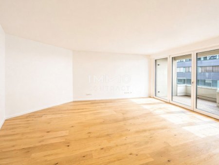 5th floor: Directly at the main train station: Commission-free