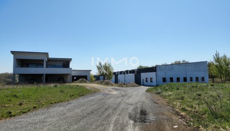 Attraktiver Firmenstandort: Büro/Haus und 1,516 m2 Halle/Lager zu mieten