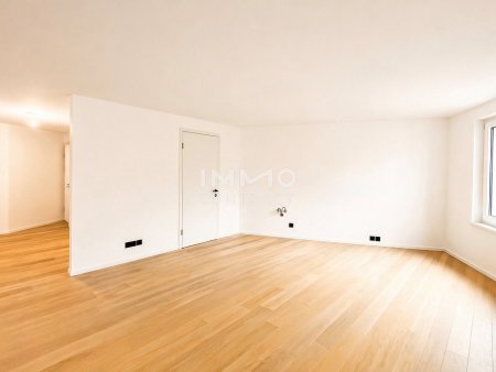 LAXURY - Low-Cost 3 Room Apartment: Directly at the main train station: Commission-free