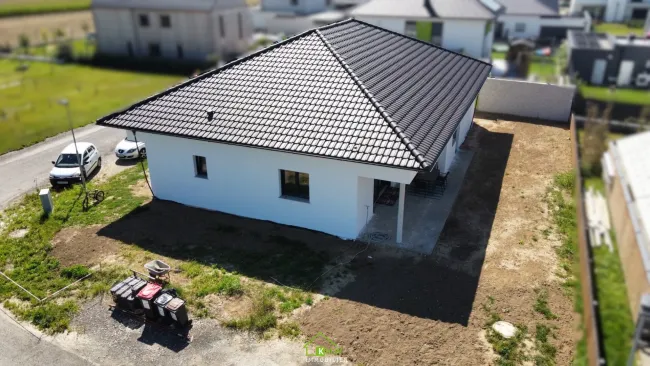 Familienfreundlich: moderner, großzügiger Bungalow in ruhiger Lage - Titelbild
