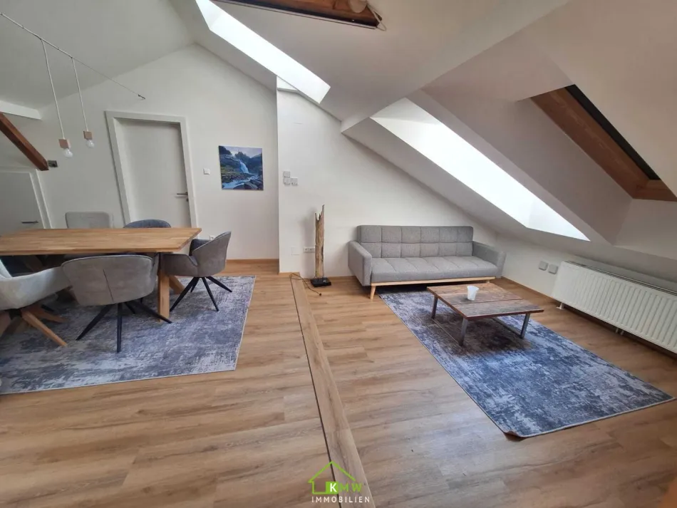3-Zimmer-Dachgeschoßwohnung in zentraler Ruhelage - Bild